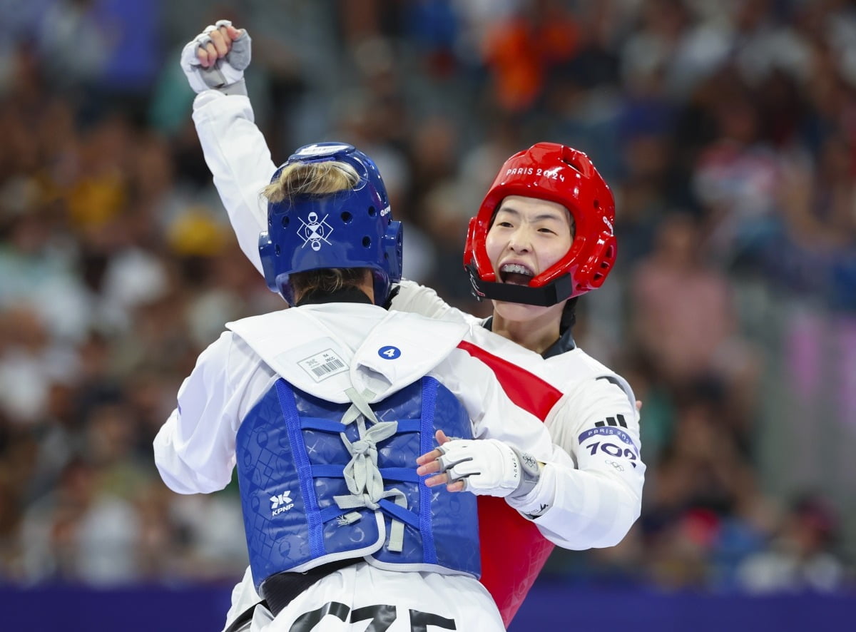 詹眉合砍48分布朗尼首次得分湖人客场大败！骑士轻取五连胜