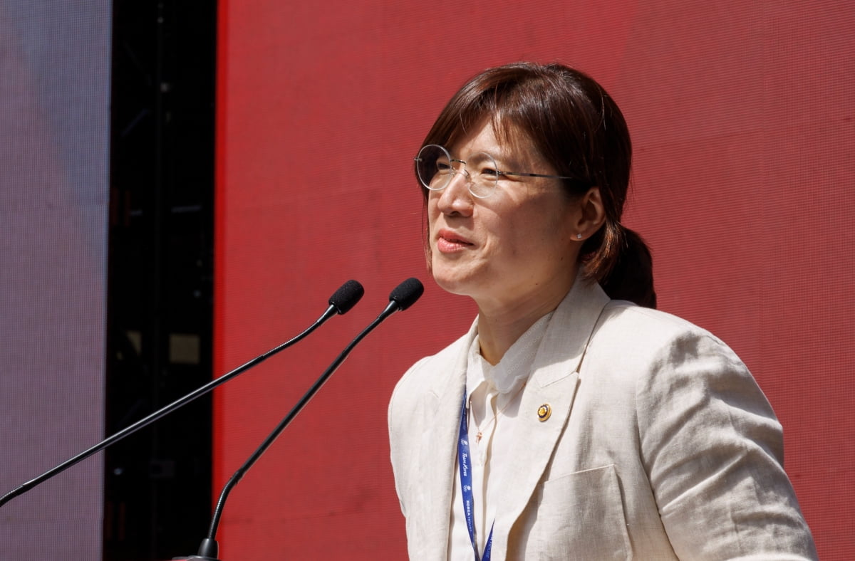 卡拉格：英超冠军非常关键，我想劝斯洛特忘掉联赛杯和足总杯