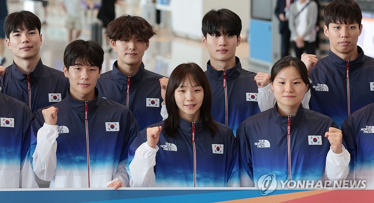 ❤️镜头给到利物浦小基耶萨与模特女妻子布拉玛尼