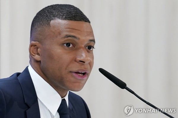 冯劲：新鹏城一直在防守，从上半场开始就有点拖延时间的感觉