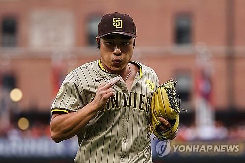 萨乌尔拼抢时受伤无法坚持比赛 被阿古梅替换下场